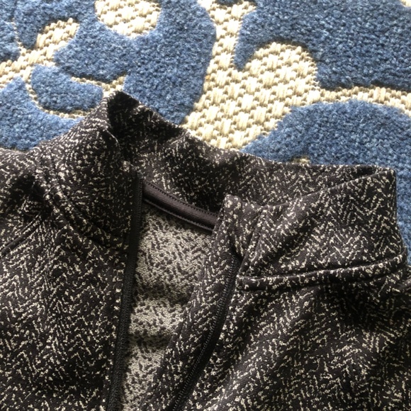 Lululemon pullover - Picture 3 of 9